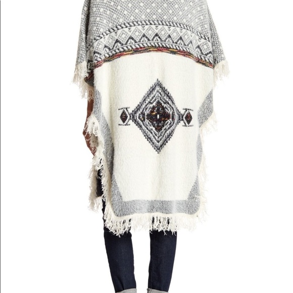 Roffe Accessories Cozy Knit Kimono Cape Gray & Cream - One Size - Western Style - Picture 5 of 7